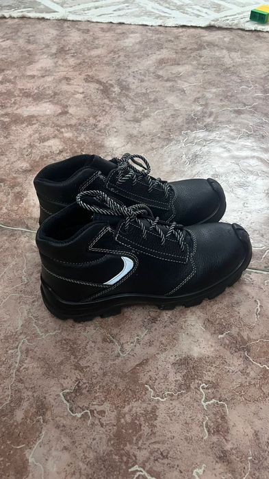 Продам рабочие сапоги