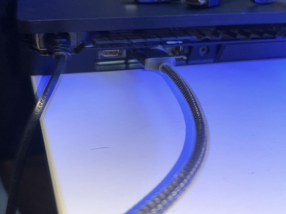 PS4 Slim Playstion 4 slim 1000gb controller + cabluri in stare foarte buna