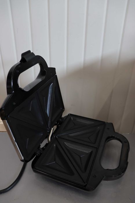 Уред за сандвичи Tefal Ultracompact SM155212, 700W, Незалепващи плочи