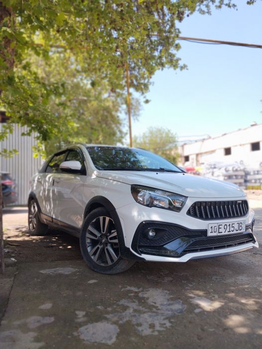 Lada Vesta cross sotiladi