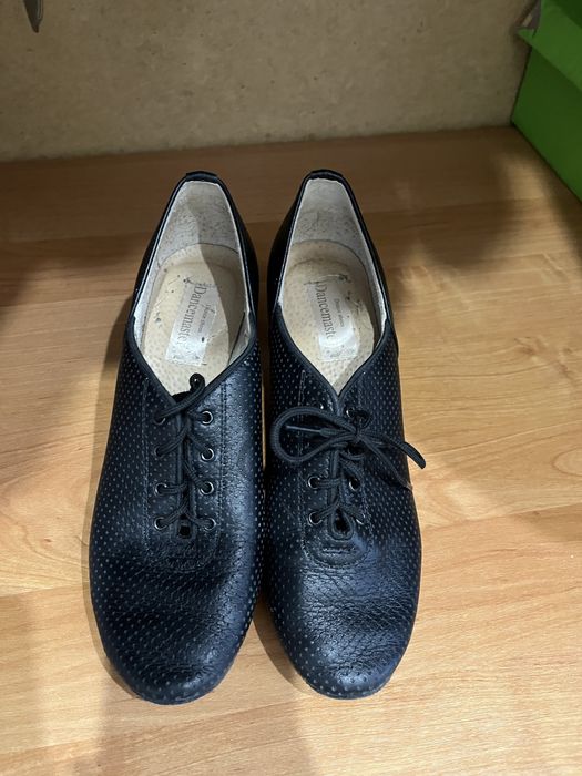 Продам тренировочные туфли