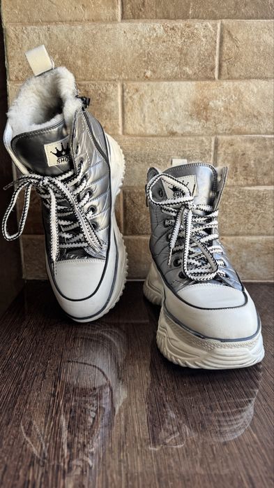 Кроссовки утепленные 38 р