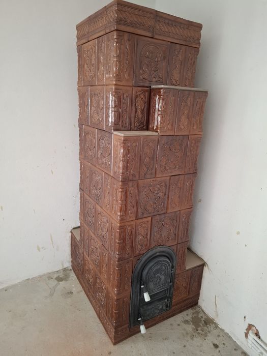 Sobe de teracota cu serpentina.