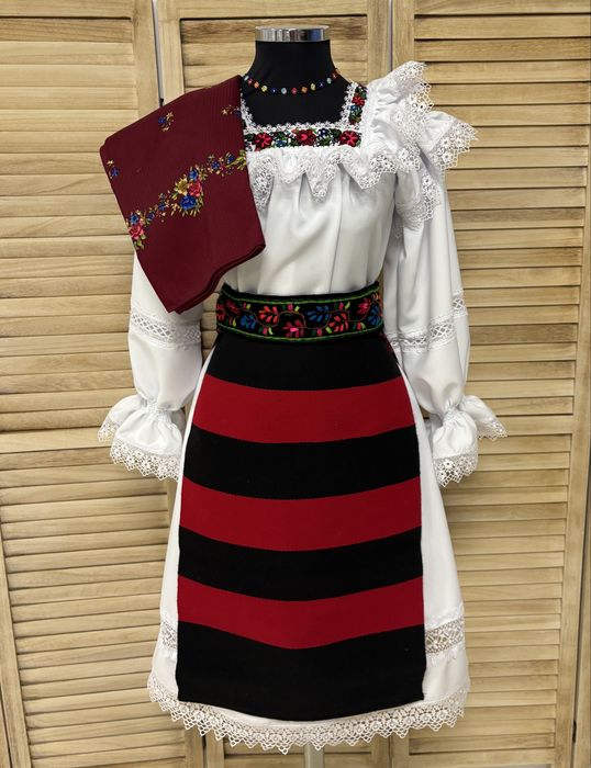 Costum populat de maramures  pentru femei cu zadii/catrinte/fote