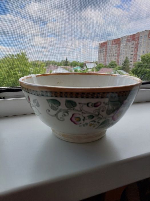 Разная посуда из стекла и дерева