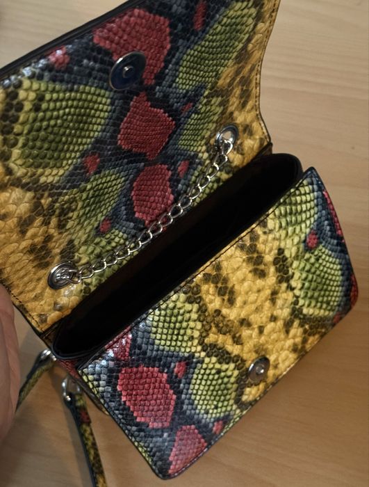 Чанта змийски принт pull&bear