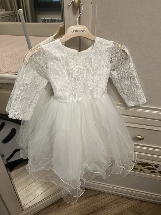 Платья на девочку, в очень хорошем состоянии.