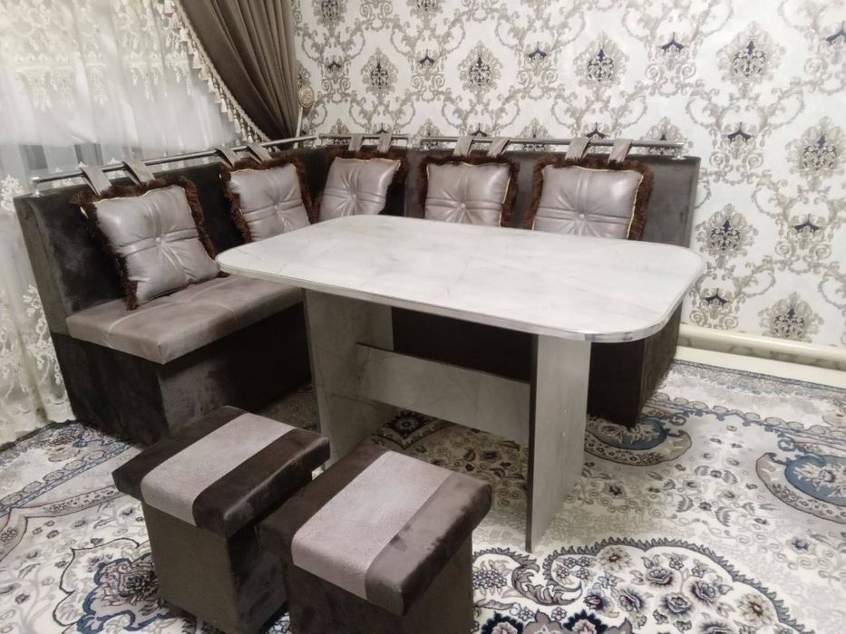 Сифатли кухини угалок+ стол+ пуфик