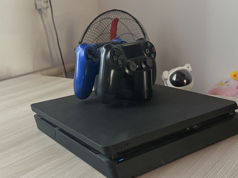 Продам ps4 в идеальном состоянии