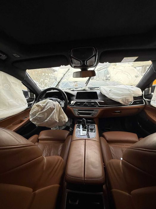BMW 750Ld 2018, 155.000 km, avariat față, motor NEAFECTAT.