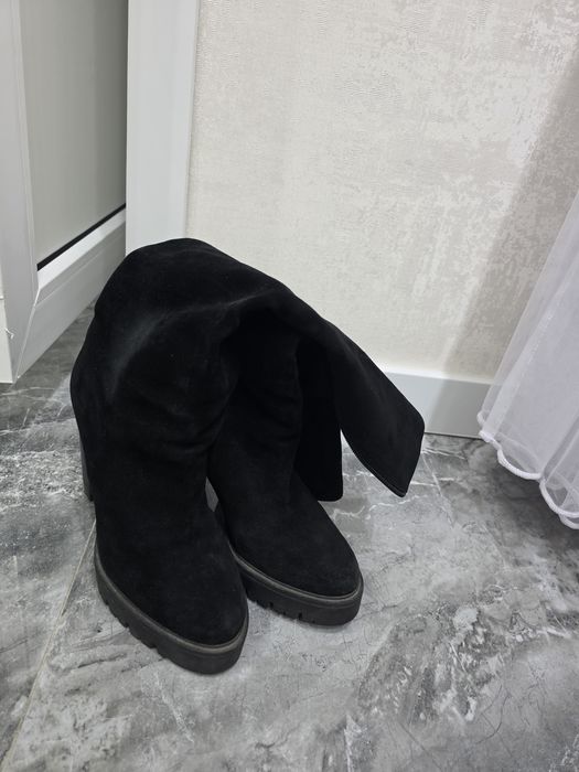 Замшевые зимние сапожки