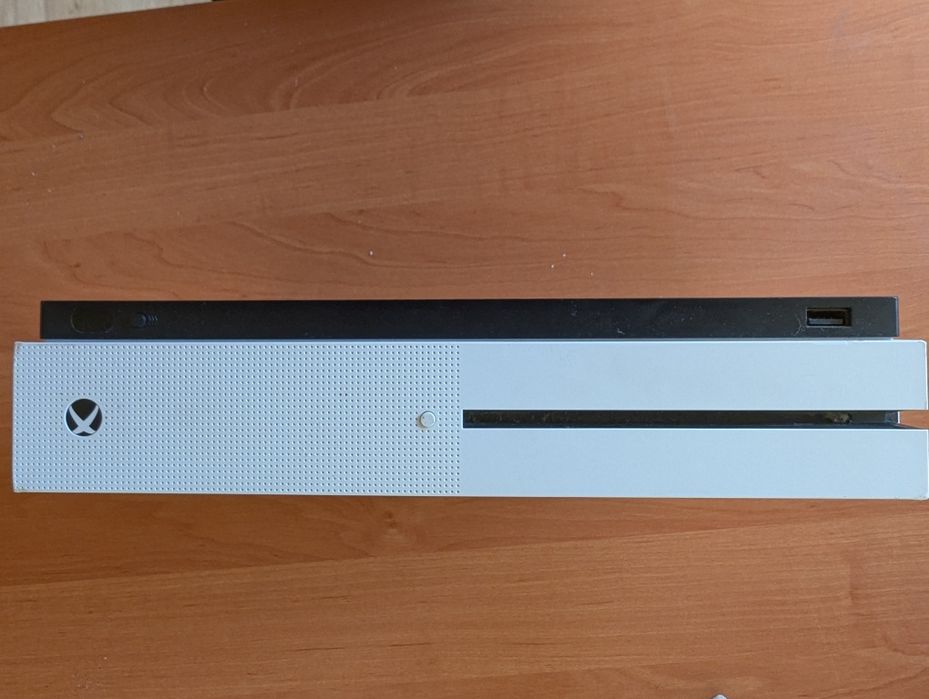 Xbox one s с одним джостигом