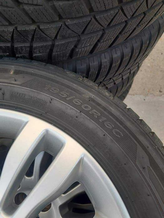 2 Броя 195/60/16C Nexen 7,8mm