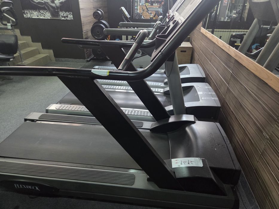 Бягаща пътека lifefitness