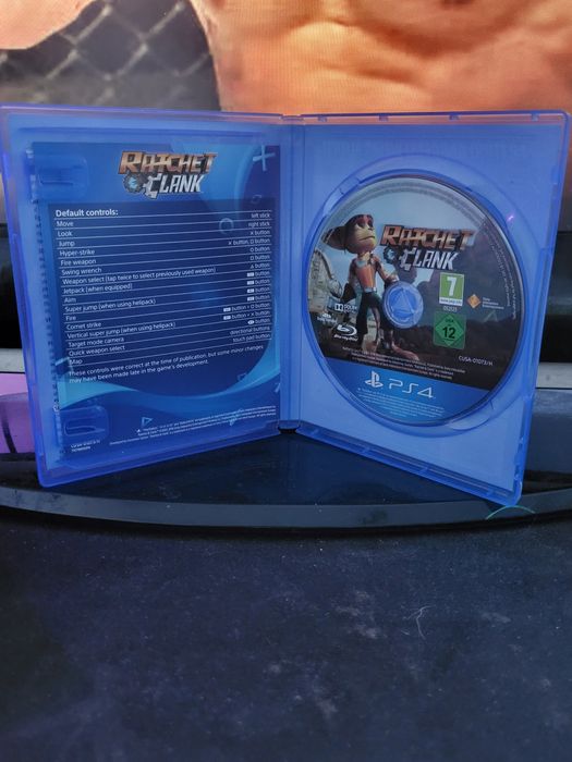 Продавам ps4 без джойстик