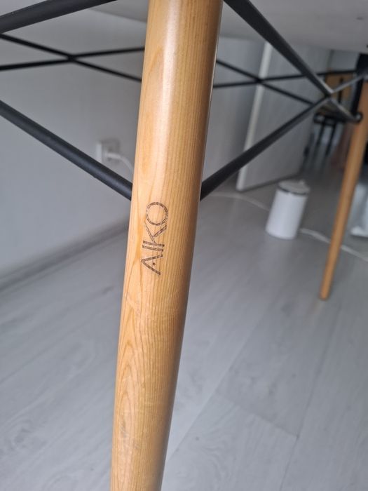 Продаётся стол отличного качества, производитель Айко,