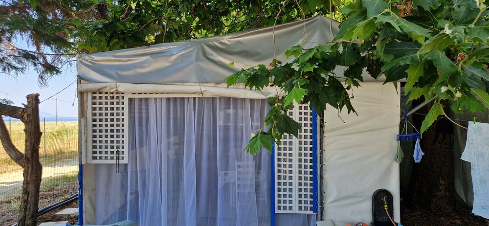 Каравана на къмпинг в Гърция