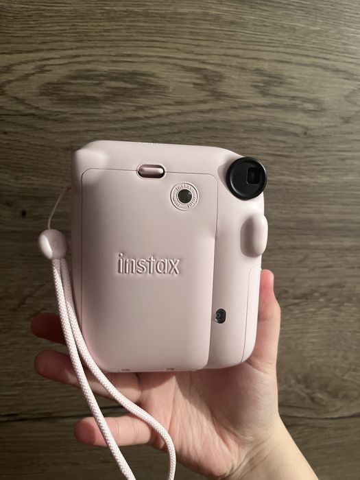 Продаю фотоаппарат инстакс мини 12
