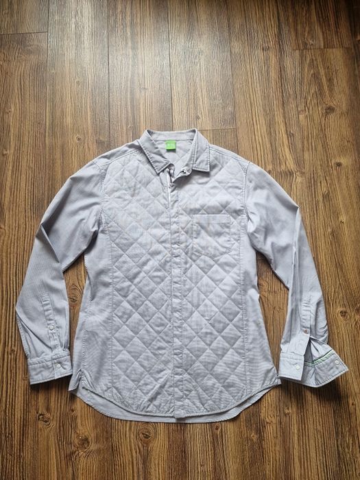 Страхотна мъжка риза HUGO BOSS размер L 
носи като връхна дреха, в п