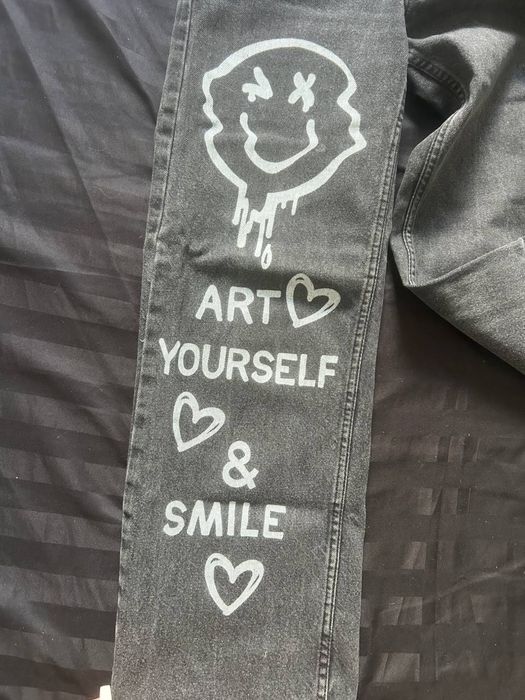 Джинсы с принтом