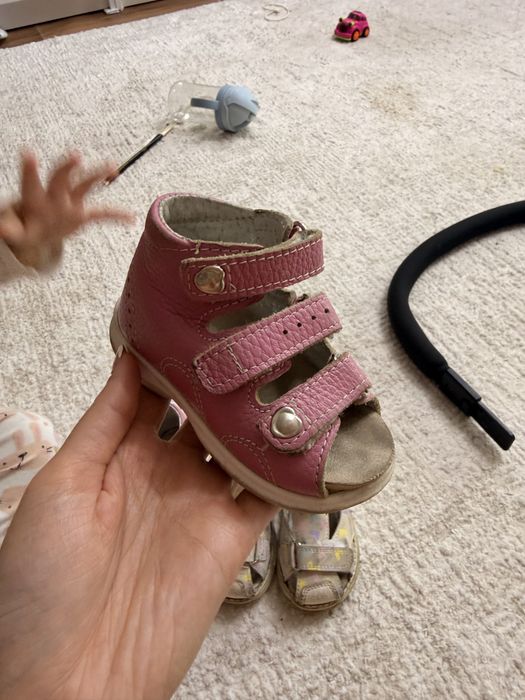 Продам детские сандалики