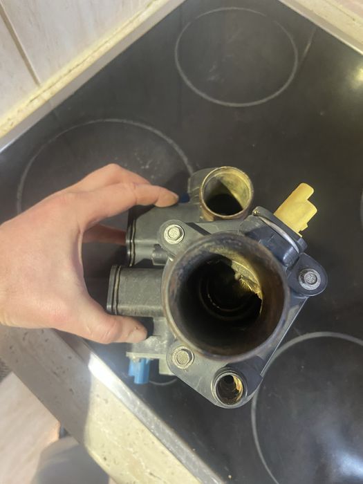 Carcasa termostat peugeot 407/volvo v50/ citroen 9646439080