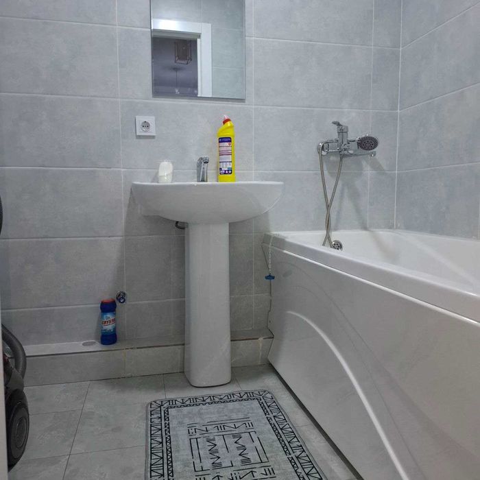 Сдаётся просторная 3-х комнатная квартира на 1-ом этаже в новостройке