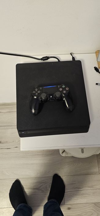 Playstation 4 PS4 modabil cu jocuri instalate si 1 maneta