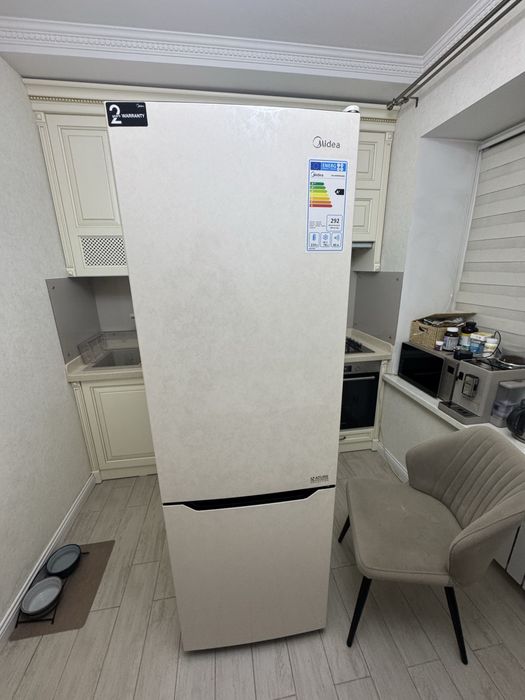 Продам холодильник Midea