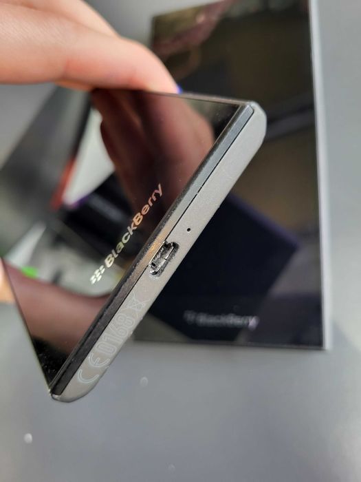 Телефон BlackBerry leup