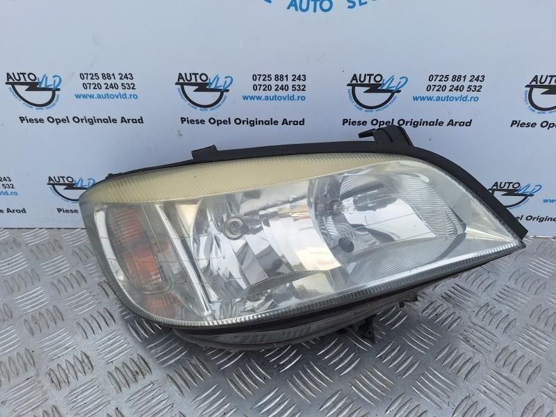 Far dreapta cu bec Opel Zafira A