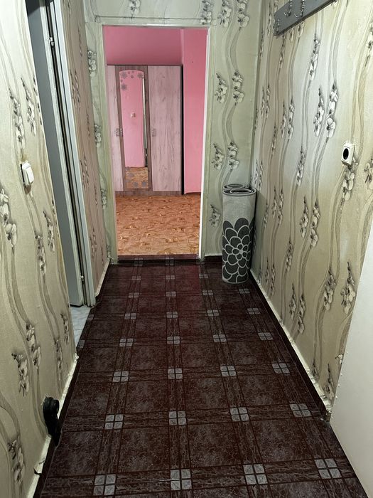 Дава се под наем Едностаен апартамент в Търговище, Център - 42 кв.м за 159.12 € - Снимка #2