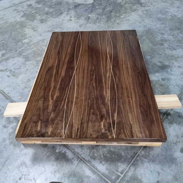 Mobilier si  proiecte din lemn la comanda:mese,trepte,parchet, si multe alte piese personalizate.