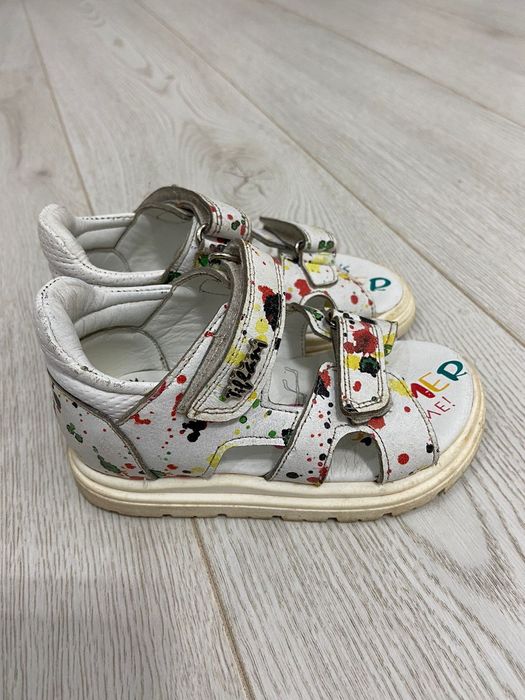 Продам сандалии детские