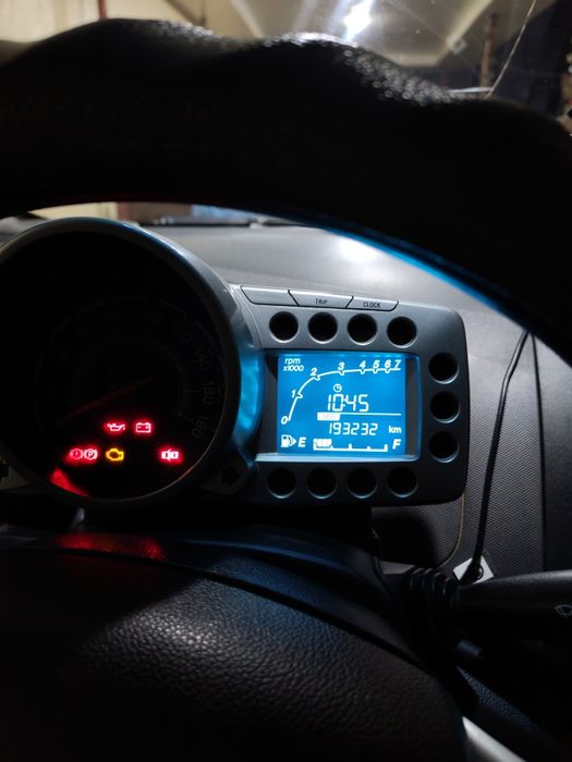 Спарк 2-позиция сотилади. 2011-йил 193.200 км юргани