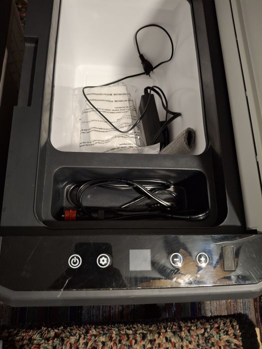 Хладилник фризер 55 и 25 литра.