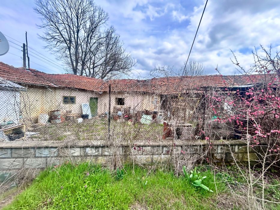 Къща с 3.8 дка в китното село Арковна