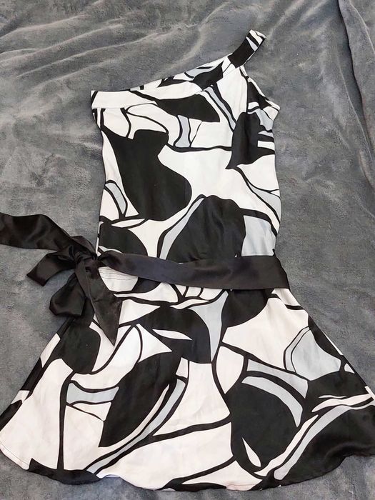 Продам красивые платья, размер s-m