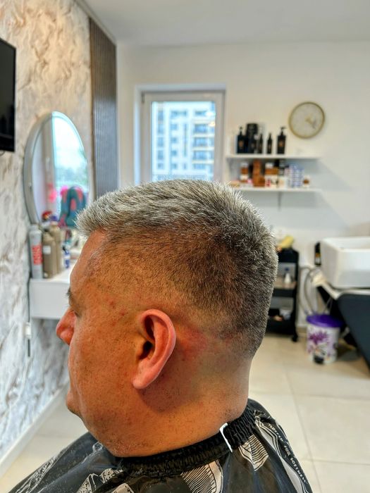 Nu mai pierde timp!  Tuns la domiciliu in Brasov Fade/ Clasic