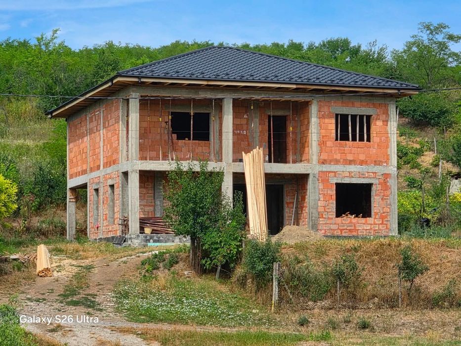 Casă de vânzare la roșu