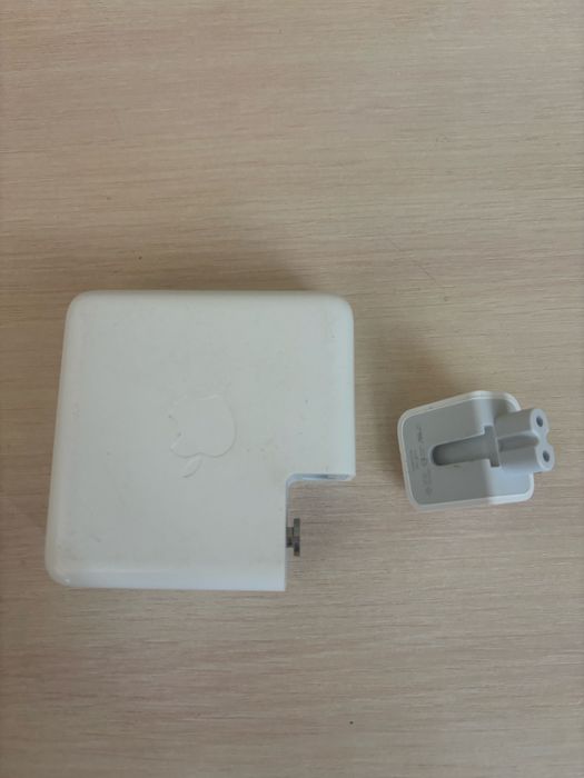 Продам зарядное устройство на iPhone MacBook оригинал