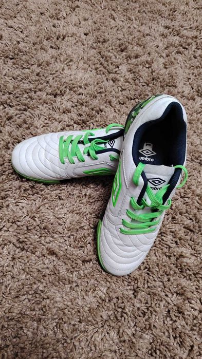 Pantofi sport fotbal , adidas sport Umbro marime 39