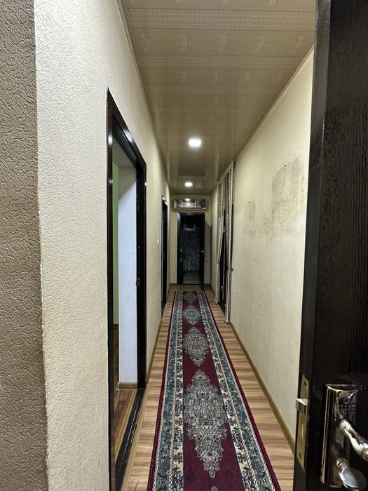 Uy sotiladi srochna qoyliq massif 5