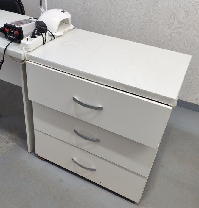 Продам стол для мастера маникюра