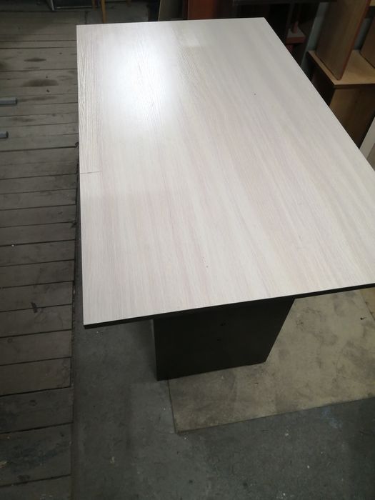 Продам стол со стульями. Стол книжка