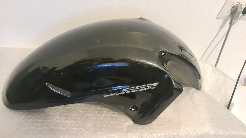 Carena aripă față deHonda CBR 1100xx , stare perfecta.