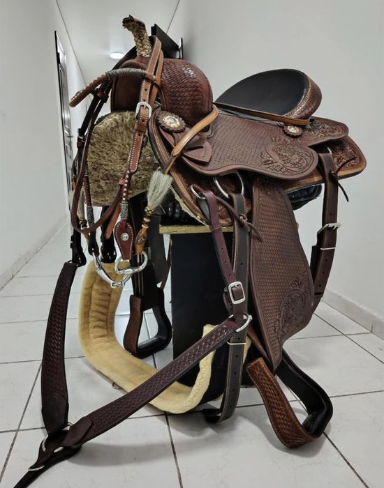 Кожаное седло, вестрн