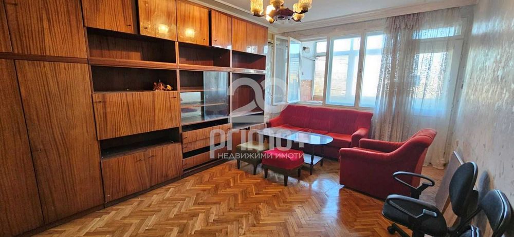 Апартамент с възможност за три спални