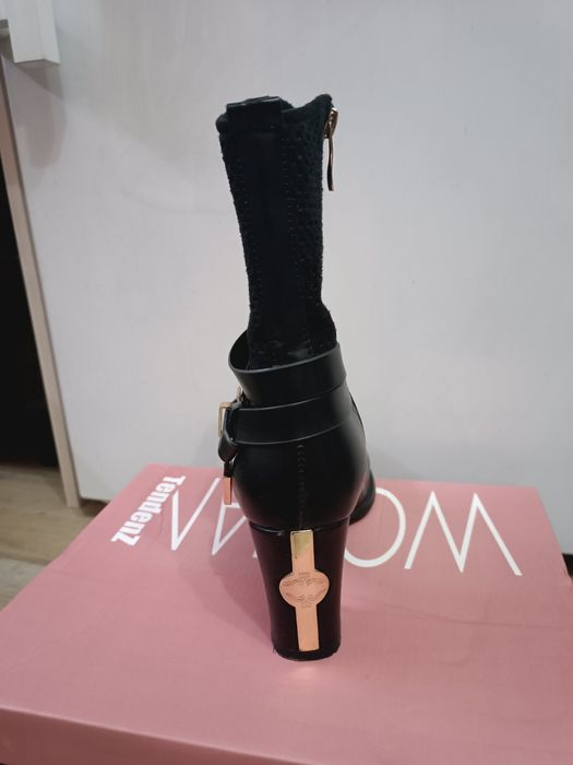 Дамски боти 38 номер два модела