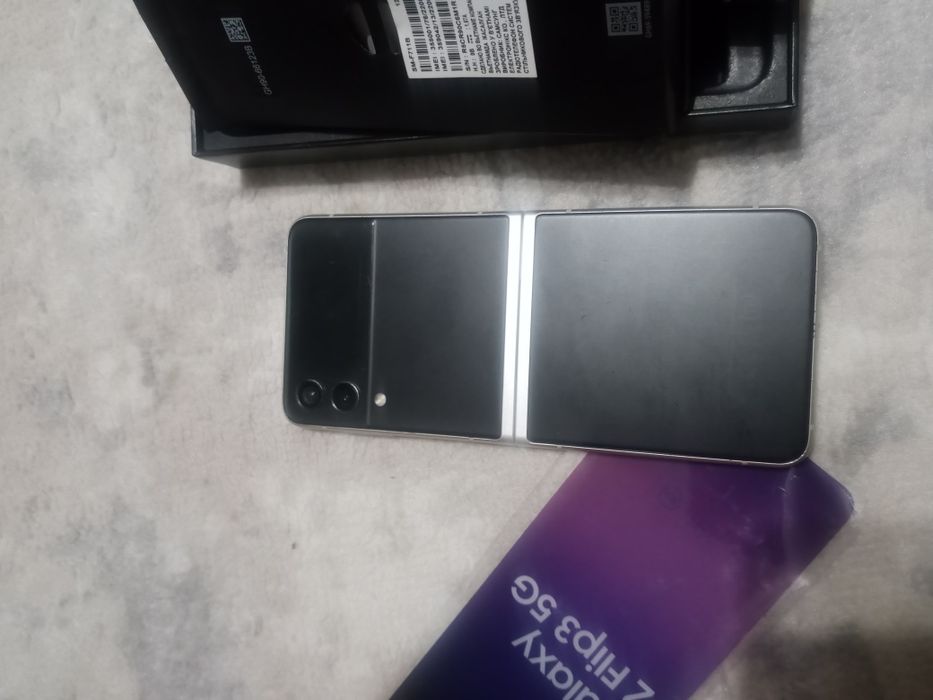 Samsung galaxy Z flip 3. 128gb
